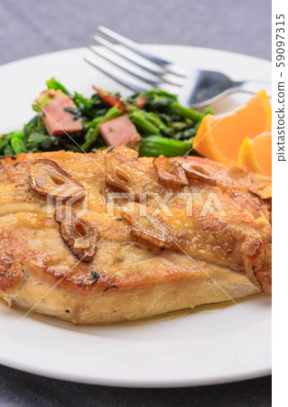 雞肉大蒜炒香 雞肉大蒜炒香 59097315