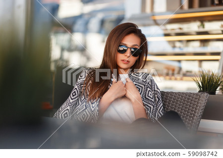 Model woman in fashion sunglasses Model woman in fashion sunglasses 59098742