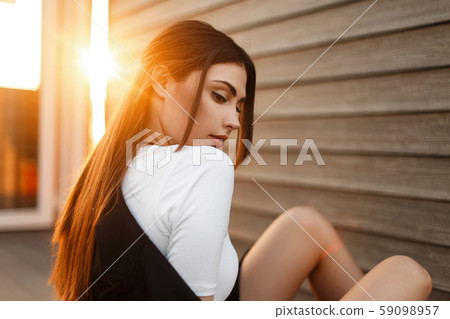 Summer portrait of a beautiful woman Summer portrait of a beautiful woman 59098957