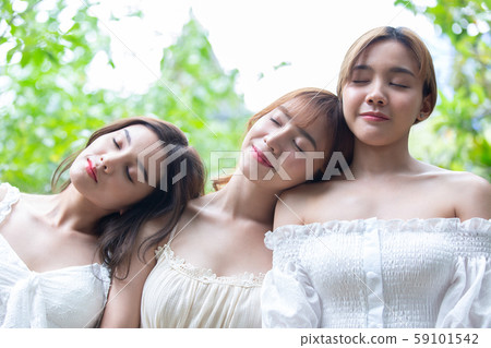 Beauty model fresh green Beauty model fresh green 59101542