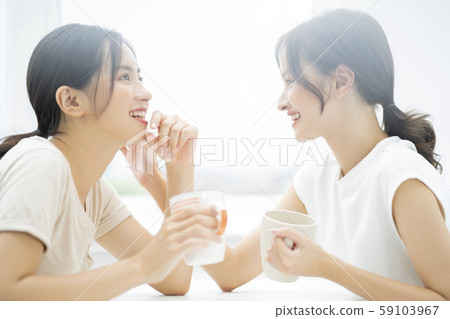 女性朋友談話 女性朋友談話 59103967