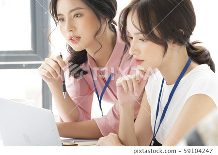 Female business consultation 59104247