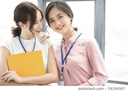 Female business conversation 59104367