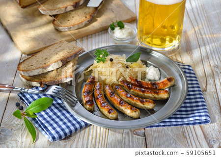 Fried sausages from Nuremberg with sauerkraut 59105651