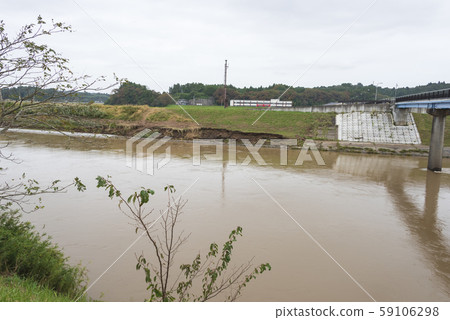 吉田川路堤侵蝕塌方 吉田川路堤侵蝕塌方 59106298