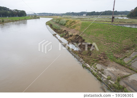 吉田川路堤侵蝕塌方 吉田川路堤侵蝕塌方 59106301