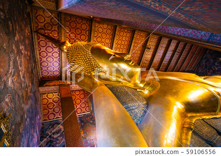 Reclining golden buddha inside of pagoda Wat Pho 59106556