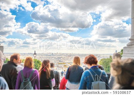 People looking to Paris from Montmartr 59108637