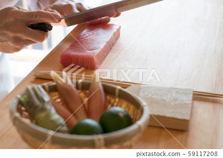 在董事會面前捕捉鮭魚生魚片 59117208