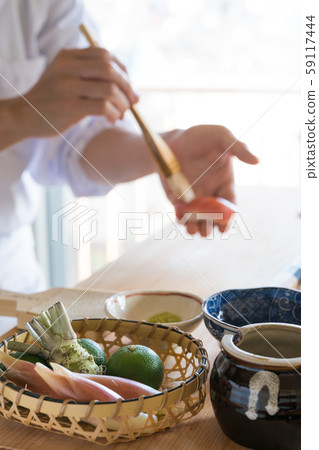 Bamboo grasping sushi 59117444