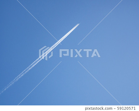 Airplane and contrail in the blue sky 59120571