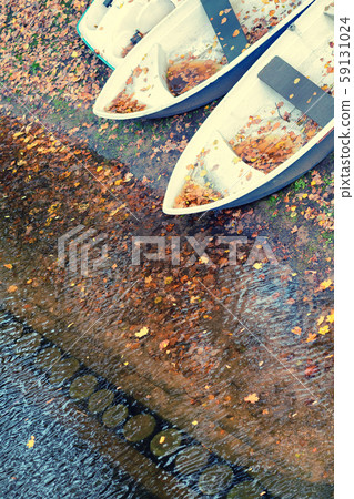 Boats on the canal in autumn 59131024