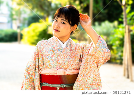 和服形狀的女人 59131271