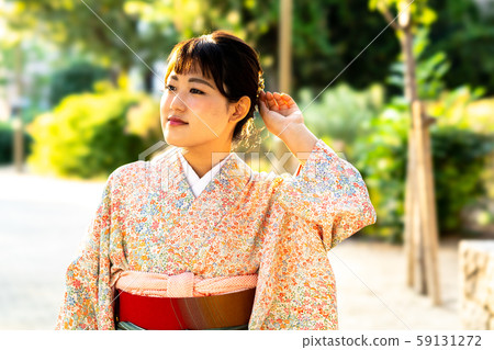 和服形狀的女人 59131272