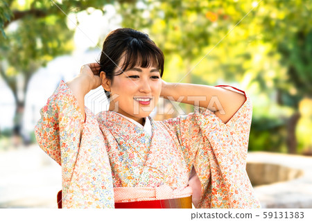 和服形狀的女人 59131383