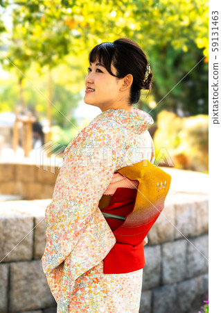 和服形狀的女人 59131463