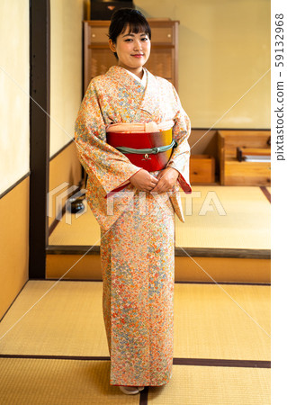 一個穿著和服的女人 59132968