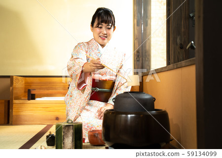 一個女人喝茶 一個女人喝茶 59134099