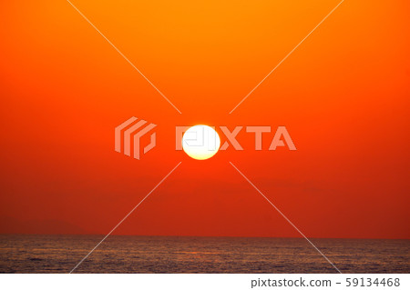 Setting sun 59134468