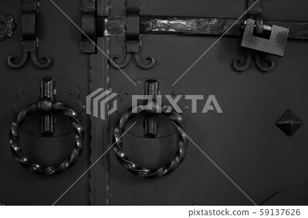 iron gate with round handles 59137626