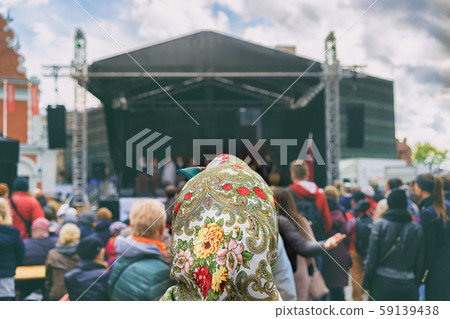 Spectators listen to a concert on the square. 59139438
