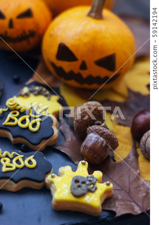 Halloween gingerbread cookies on dark background, 59142194