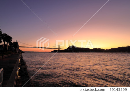 Kanmon Strait (October early morning Shimonoseki) 59143399