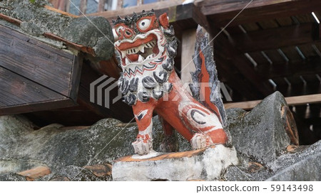 白色和紅色的shisa 59143498