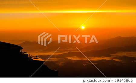 春季八岳登山：赤岳峰山莊的黎明 59145966