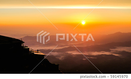 春季八岳登山：赤岳峰山莊的黎明 59145970