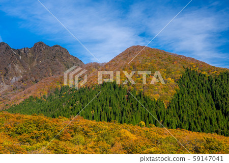 Oyama mountain range in autumn 59147041