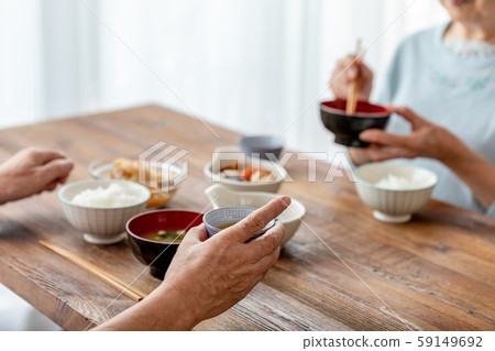 茶，茶杯，餐桌，年長夫婦 59149692