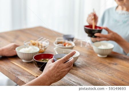 Tea, teacup, dining table, senior couple 59149693