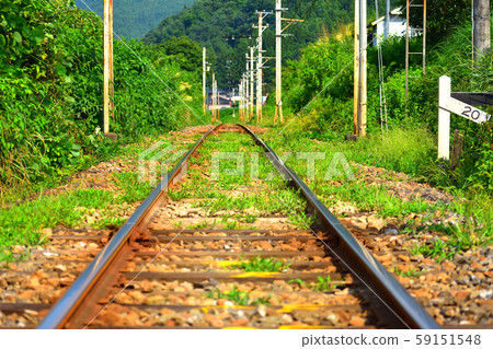Straight countryside tracks 59151548