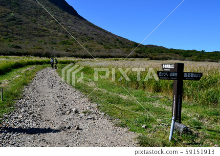 Autumn Kuju trekking course from Yoshibe mountain climbing entrance to Bogatsu vine 59151913