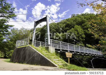 岡山縣筑波郡早島町早島芙蕾之森公園露營地懸索橋 照片素材 圖片 圖庫