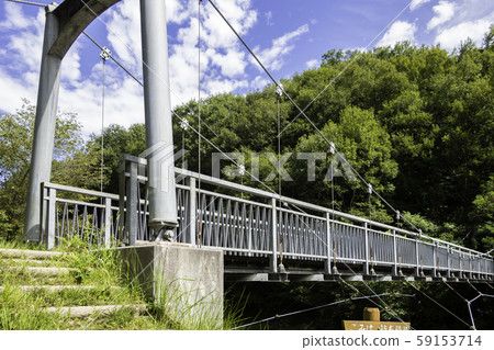 岡山縣筑波郡早島町早島芙蕾之森公園露營地懸索橋 照片素材 圖片 圖庫