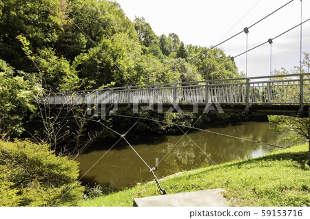 岡山縣筑波郡早島町早島芙蕾之森公園露營地懸索橋 照片素材 圖片 圖庫