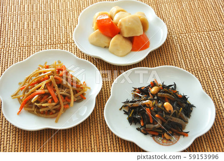 Three dishes of Japanese food 59153996