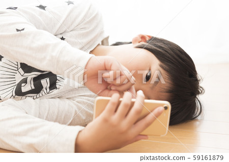 智能手機小學男孩智能手機成癮規則 59161879