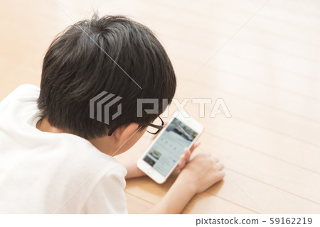 智能手機小學男孩智能手機成癮規則 智能手機小學男孩智能手機成癮規則 59162219