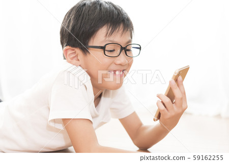 智能手機小學男孩智能手機成癮規則 59162255