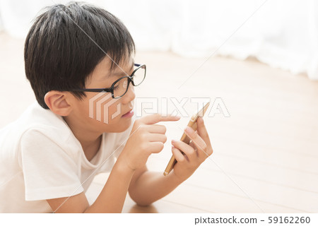 智能手機小學男孩智能手機成癮規則 59162260