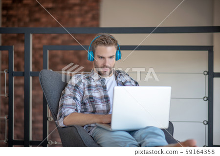 Businessman at the weekend watching movie on laptop 59164358