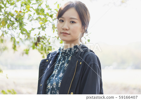 Autumn woman Autumn woman 59166407