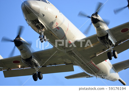 Low-flying SDF airplane Low-flying SDF airplane 59176194