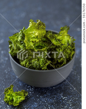 Kale Chips ready-to-eat, vertical 59176350