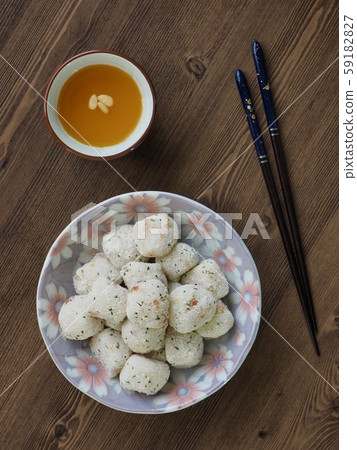 韓國料理Chalceochi和甜南瓜Sikhye 韓國料理Chalceochi和甜南瓜Sikhye 59182827