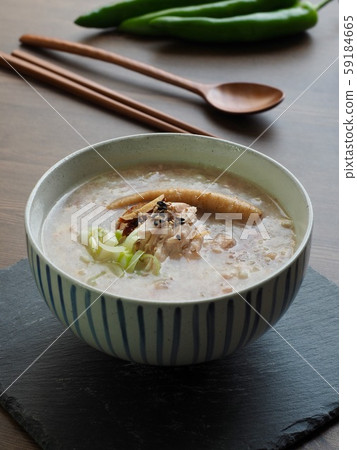 Korean traditional ginseng chicken porridge 59184665