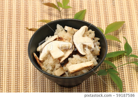 松茸蘑菇飯 松茸蘑菇飯 59187586